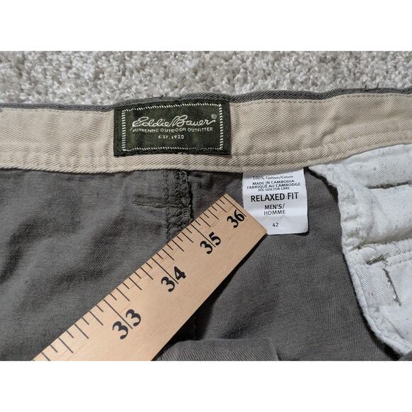 Eddie Bauer Cargo Shorts Mens 42 Green 5 Pocket Relaxed Fit Solid Baggy - Picture 2 of 5